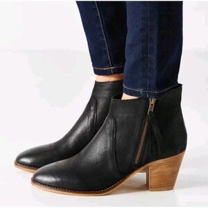 Urban Outfitters Black Leather Block Heel Side Zip‎ Ankle Boots Women's 9